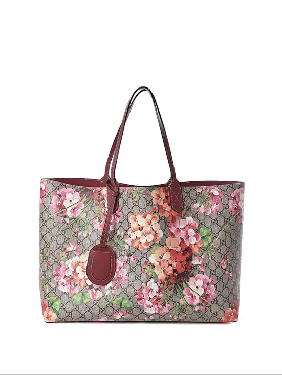 Gucci Handbags - Gucci Floral GG Supreme Monogram Blooms Large Reversible Tote In Logo/Dry Rose